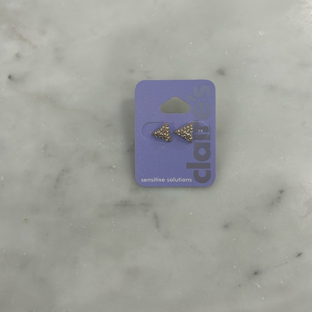 NWT CLAIRES triangle earrings
